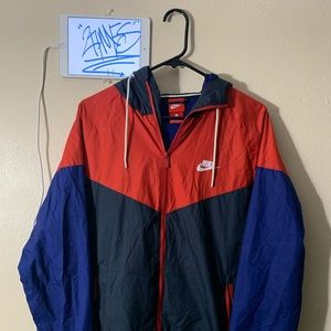 Nike windbreaker size L